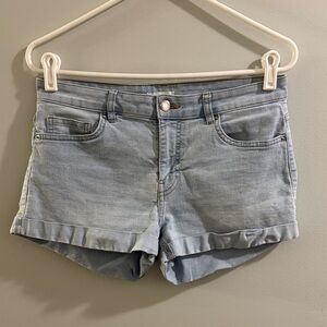 ☘️ H&M Light Blue Denim Women's Folded Hem Shorts